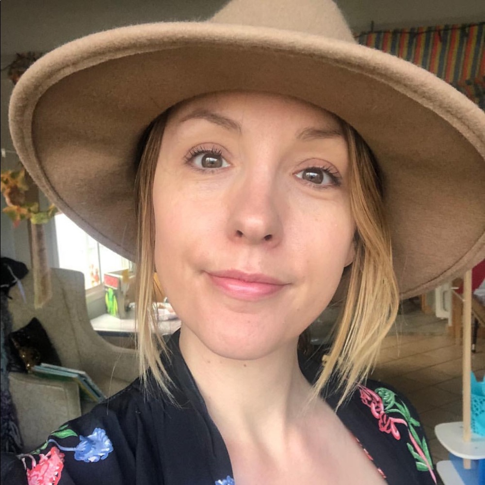 Meet your Posher, Rebecca